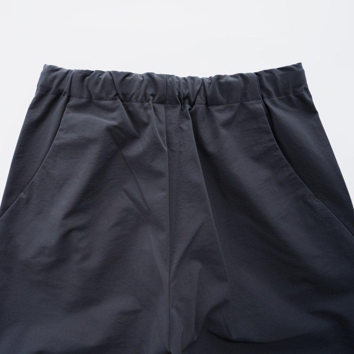 ONE TUCK TAPERED STRETCH PANTS
