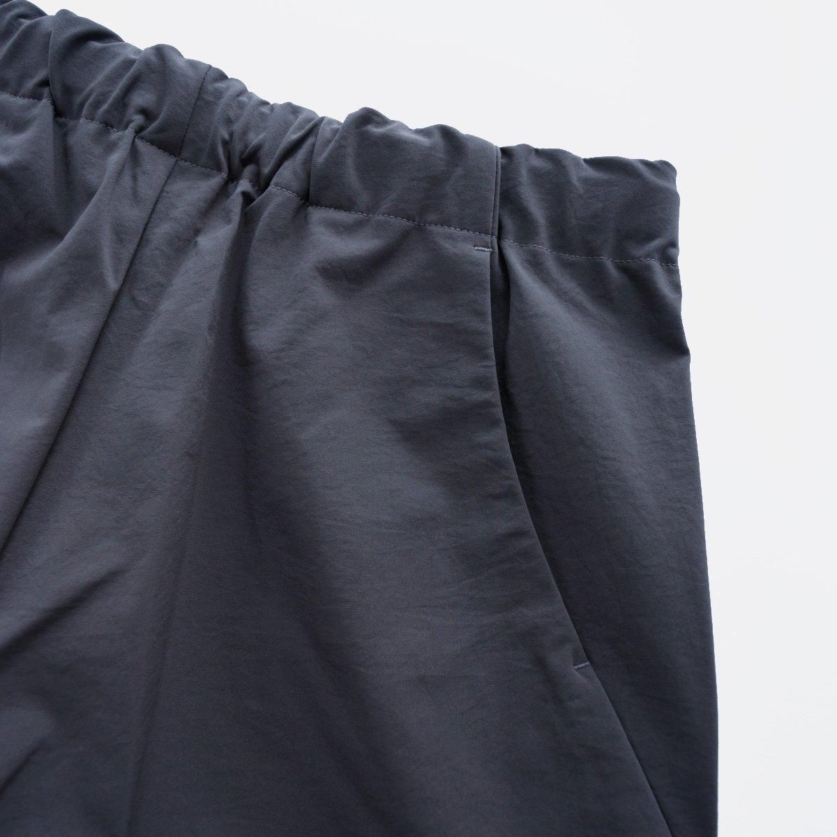 ONE TUCK TAPERED STRETCH PANTS
