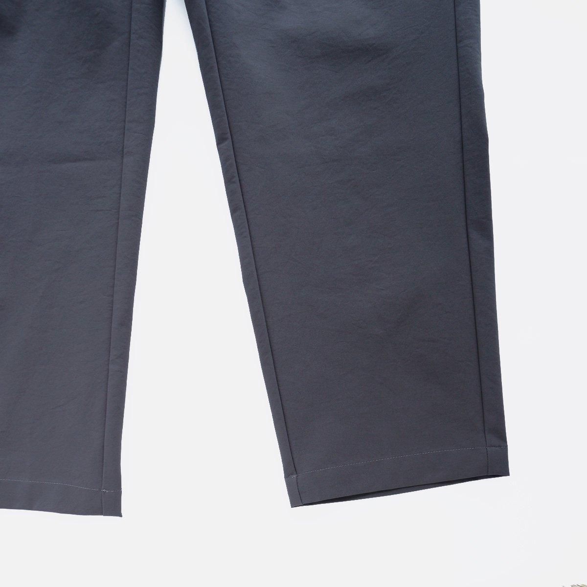 ONE TUCK TAPERED STRETCH PANTS
