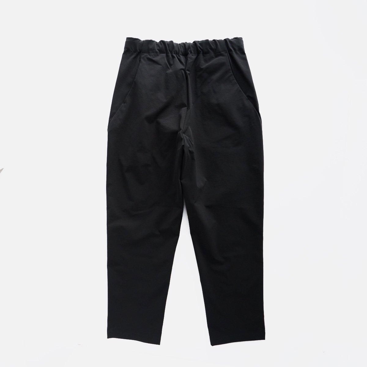 ONE TUCK TAPERED STRETCH PANTS