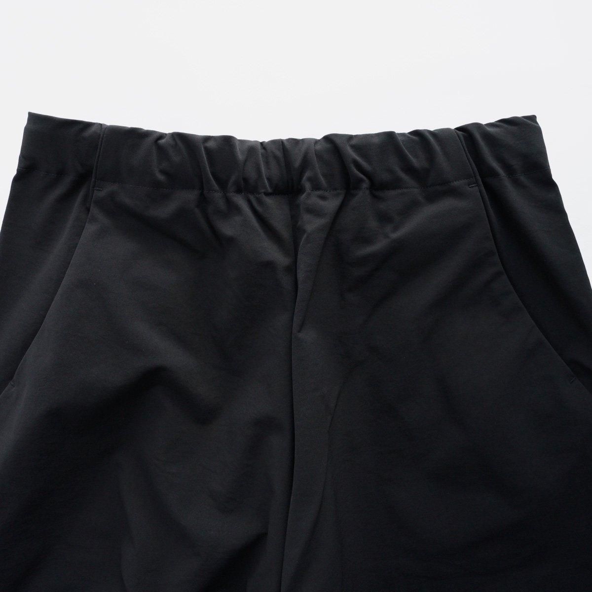 ONE TUCK TAPERED STRETCH PANTS