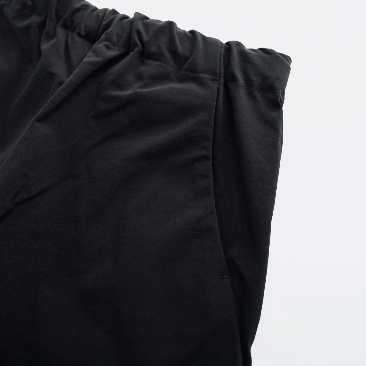 ONE TUCK TAPERED STRETCH PANTS
