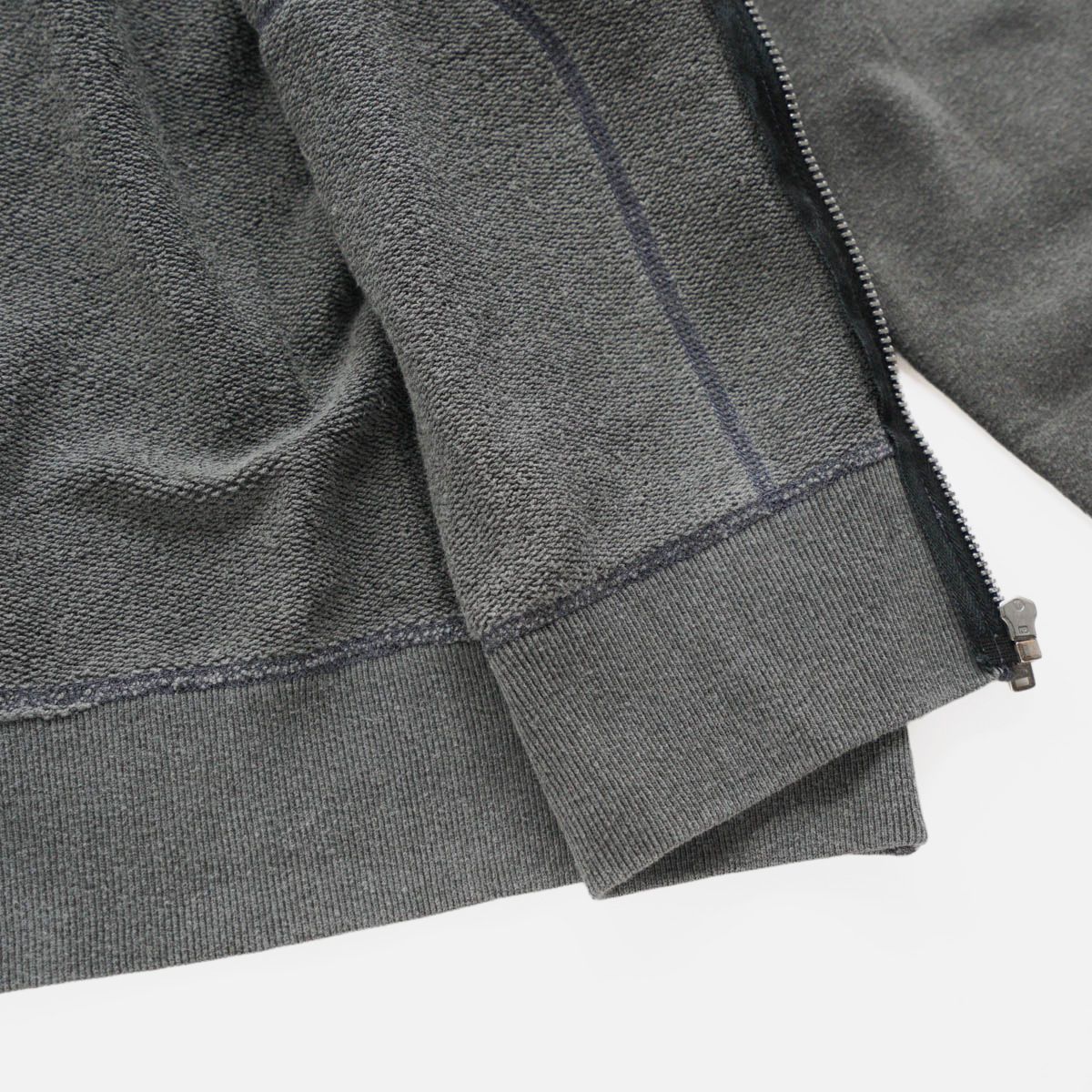 ZIP UP SWEATSHIRT